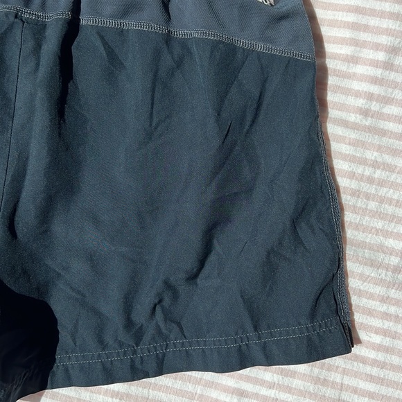 Adidas Women’s Pink Stripe Running Shorts size small - Picture 7 of 7